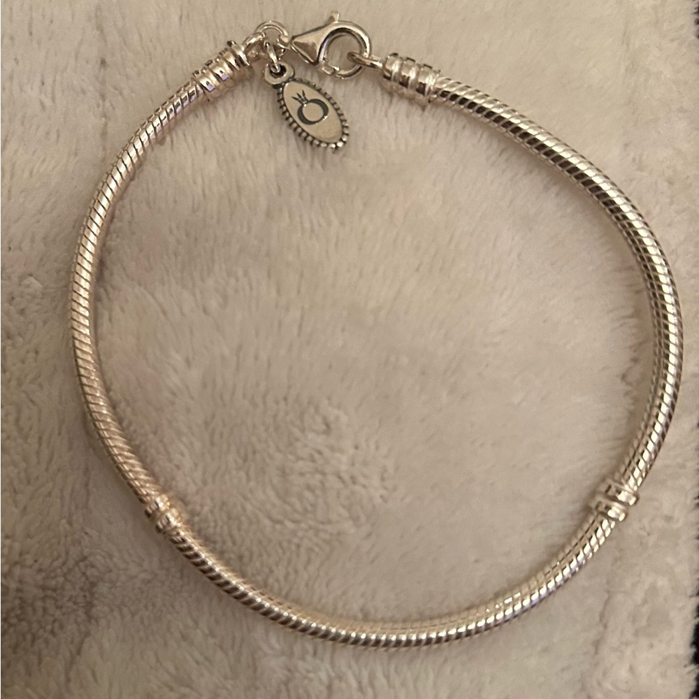 Pandora Sterling Silver lobster clasp Bracelet
Brand New